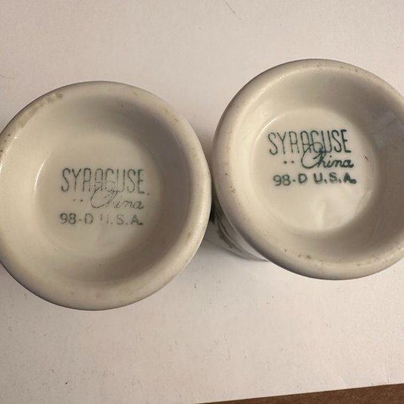 2 VINTAGE 1964 SYRACUSE CHINA SMALL COFFEE CREAMERS LEAF DESIGN 2 1/2" TALL - Picture 3 of 3